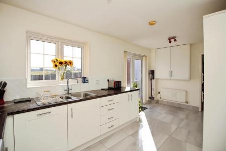 4 bedroom Detached house for sale in Dent Drive, Thurmaston, LE4
