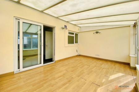 3 bedroom Semi-detached house for sale in Braemar Close, Leicester, LE4