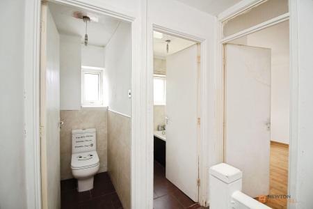 3 bedroom Semi-detached house for sale in Braemar Close, Leicester, LE4