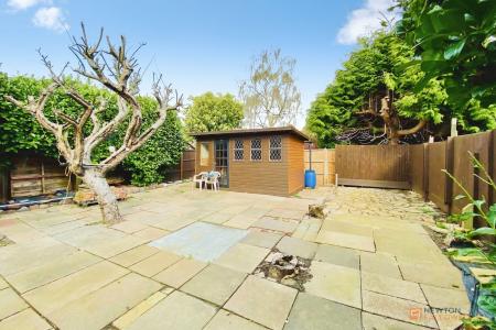 5 bedroom Semi-detached house for sale in Cliffwood Avenue, Birstall, LE4