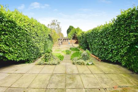 5 bedroom Semi-detached house for sale in Cliffwood Avenue, Birstall, LE4