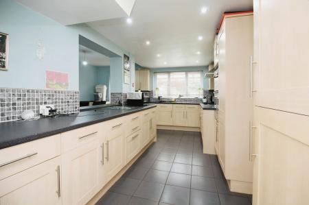 4 bedroom Semi-detached house for sale in Oriel Drive, Syston, LE7
