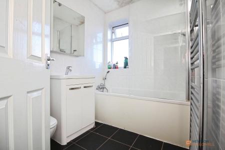 5 bedroom Semi-detached house for sale in Farriers Way, East Goscote, LE7