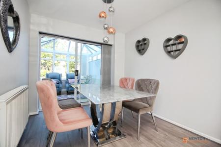 5 bedroom Semi-detached house for sale in Farriers Way, East Goscote, LE7