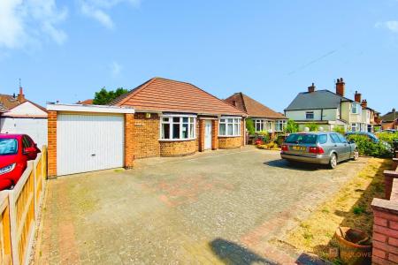 2 bedroom Detached bungalow for sale in Humberstone Lane, Leicester, LE4