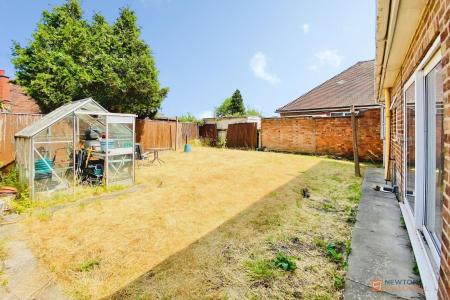 2 bedroom Detached bungalow for sale in Humberstone Lane, Leicester, LE4