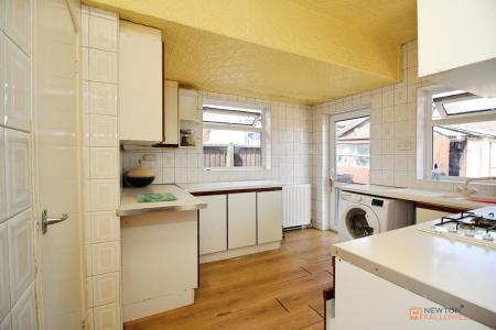 2 bedroom Detached bungalow for sale in Humberstone Lane, Leicester, LE4