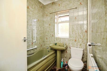 2 bedroom Detached bungalow for sale in Humberstone Lane, Leicester, LE4