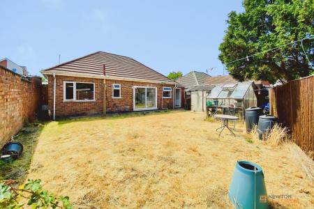 2 bedroom Detached bungalow for sale in Humberstone Lane, Leicester, LE4