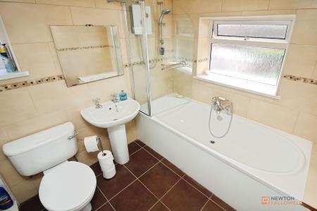 3 bedroom Semi-detached house for sale in Denegate Avenue, Birstall, LE4