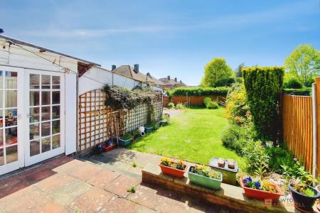 3 bedroom Semi-detached house for sale in Denegate Avenue, Birstall, LE4