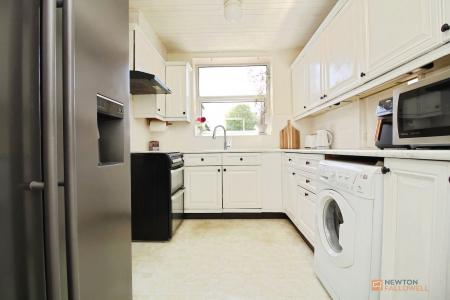 3 bedroom Semi-detached house for sale in Denegate Avenue, Birstall, LE4