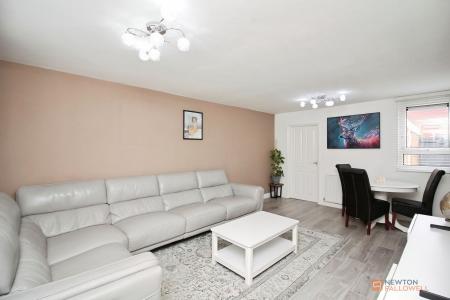 4 bedroom End of terrace house for sale in Selkirk Road, Leicester, LE4