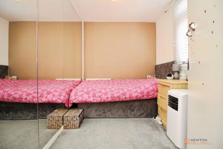 4 bedroom End of terrace house for sale in Selkirk Road, Leicester, LE4