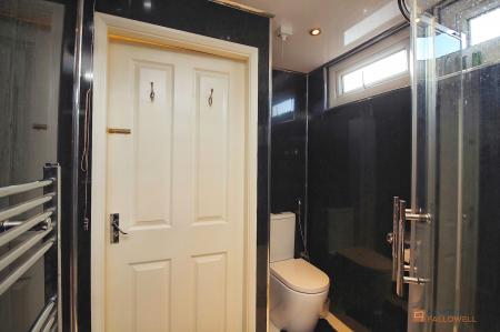 4 bedroom End of terrace house for sale in Selkirk Road, Leicester, LE4