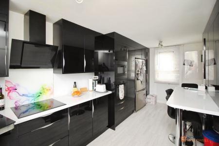4 bedroom End of terrace house for sale in Selkirk Road, Leicester, LE4
