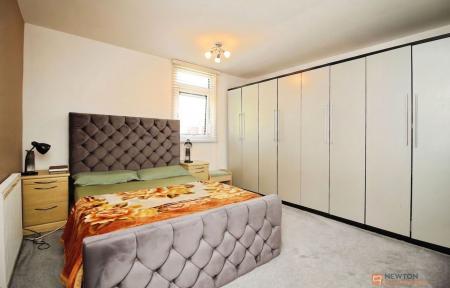 4 bedroom End of terrace house for sale in Selkirk Road, Leicester, LE4