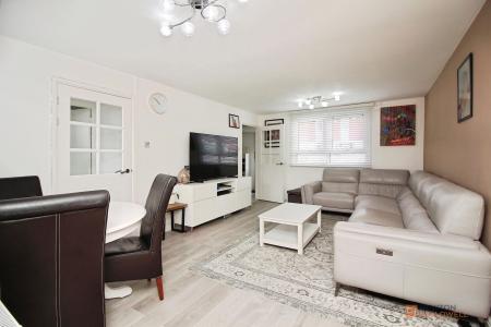 4 bedroom End of terrace house for sale in Selkirk Road, Leicester, LE4