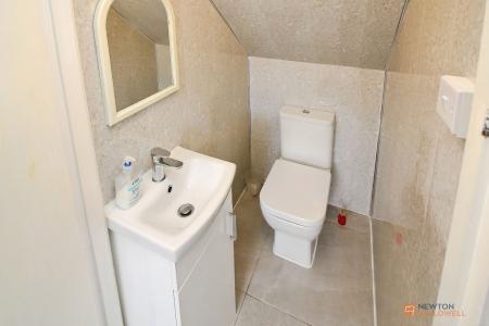 4 bedroom End of terrace house for sale in Selkirk Road, Leicester, LE4
