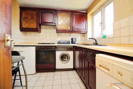 2 bedroom Detached bungalow for sale in Longhurst Close, Leicester, LE4