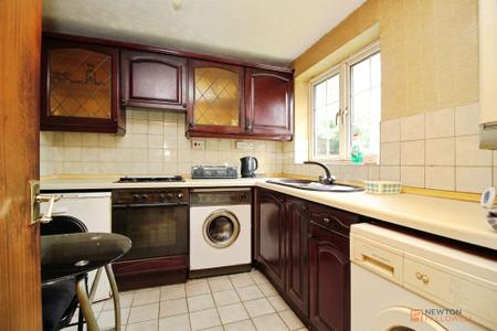 2 bedroom Detached bungalow for sale in Longhurst Close, Leicester, LE4
