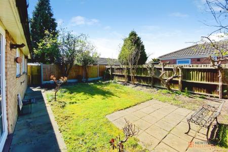 2 bedroom Detached bungalow for sale in Longhurst Close, Leicester, LE4