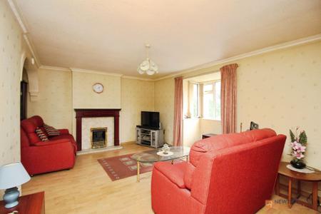 2 bedroom Detached bungalow for sale in Longhurst Close, Leicester, LE4