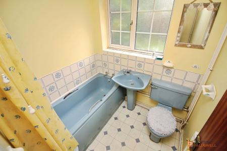2 bedroom Detached bungalow for sale in Longhurst Close, Leicester, LE4