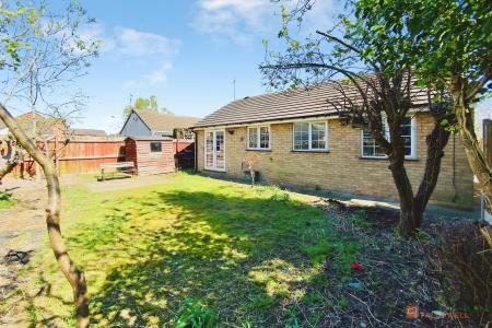 2 bedroom Detached bungalow for sale in Longhurst Close, Leicester, LE4