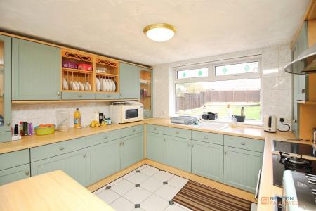 2 bedroom Semi-detached bungalow for sale in Humberstone Lane, Thurmaston, LE4