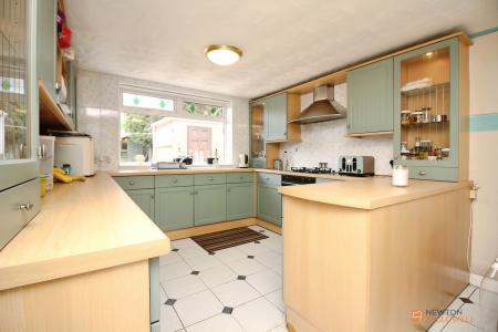2 bedroom Semi-detached bungalow for sale in Humberstone Lane, Thurmaston, LE4