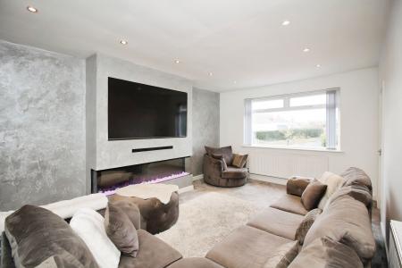 2 bedroom Detached bungalow for sale in The Roundway, Leicester, LE4