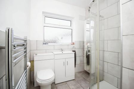 2 bedroom Detached bungalow for sale in The Roundway, Leicester, LE4