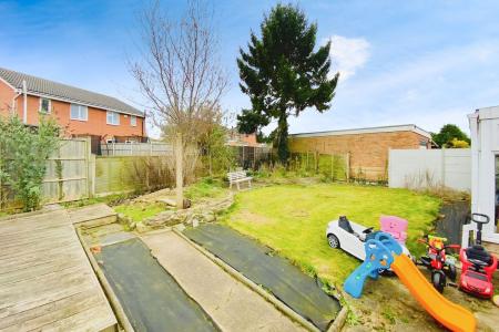 2 bedroom Detached bungalow for sale in The Roundway, Leicester, LE4