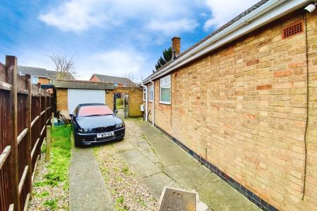 2 bedroom Detached bungalow for sale in The Roundway, Leicester, LE4
