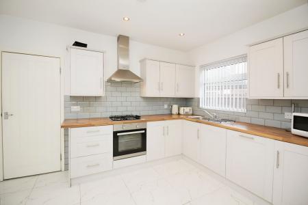 2 bedroom Detached bungalow for sale in The Roundway, Leicester, LE4