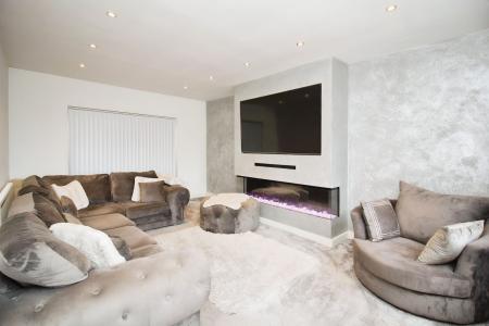 2 bedroom Detached bungalow for sale in The Roundway, Leicester, LE4