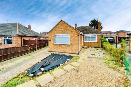 2 bedroom Detached bungalow for sale in The Roundway, Leicester, LE4