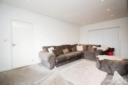 2 bedroom Detached bungalow for sale in The Roundway, Leicester, LE4
