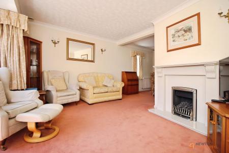 4 bedroom Detached house for sale in Wreake Drive, Rearsby, LE7