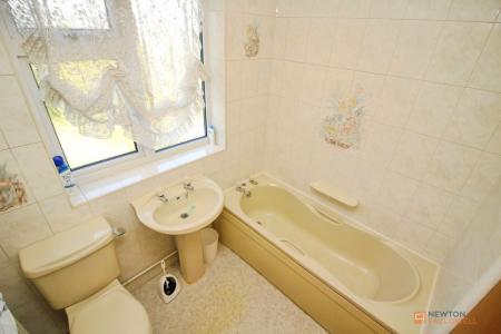 4 bedroom Detached house for sale in Wreake Drive, Rearsby, LE7