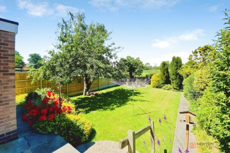 4 bedroom Detached house for sale in Wreake Drive, Rearsby, LE7