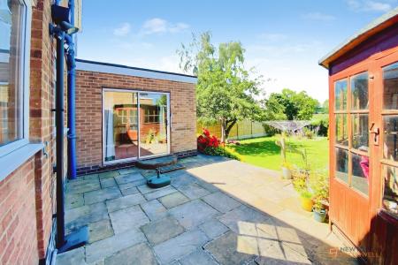 4 bedroom Detached house for sale in Wreake Drive, Rearsby, LE7