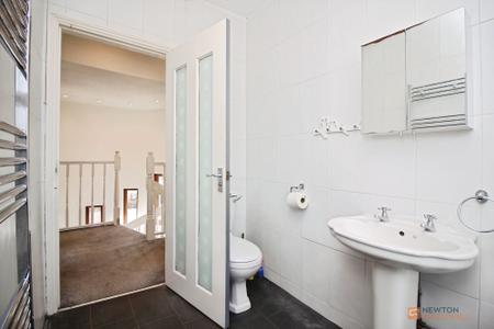 3 bedroom End of terrace house for sale in High Street, Syston, LE7