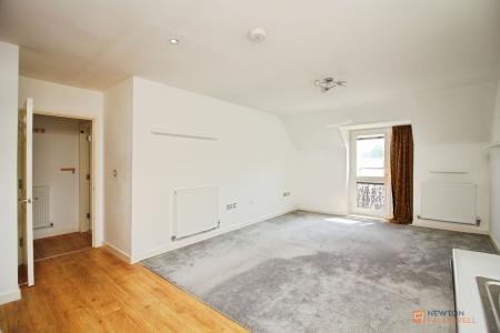 2 bedroom Flat for sale in White Hart Close, Thurmaston, LE4