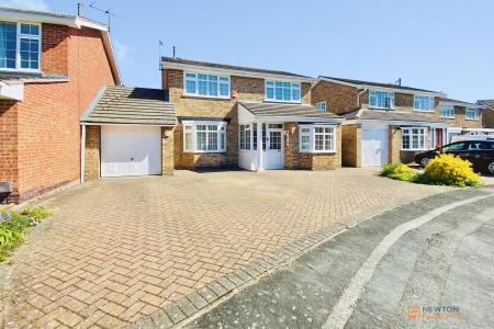 4 bedroom Detached house for sale in Hungarton Drive, Syston, LE7