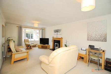 4 bedroom Detached house for sale in Hungarton Drive, Syston, LE7