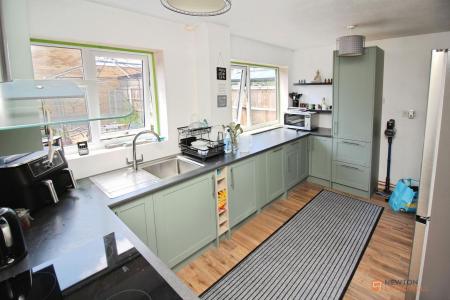 4 bedroom Semi-detached house for sale in Montague Avenue, Syston, LE7