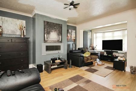 4 bedroom Semi-detached house for sale in Montague Avenue, Syston, LE7