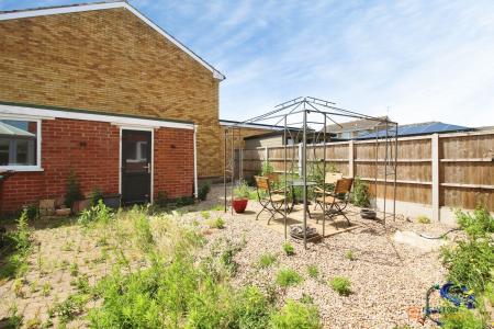 4 bedroom Semi-detached house for sale in Montague Avenue, Syston, LE7